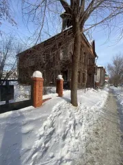 Нежилое здание 309 кв.м, участок 829 кв.м, ограждение 95 м, Алтайский край. Нежилое здание общей площадью 309 кв.м с кадастровым номером 22:63:050228:79, земельный участок общей площадью 829 кв.м с кадастровым номером 22:63:050228:47, ограждение протяженностью 95 м, расположенные по ул.Анатолия…