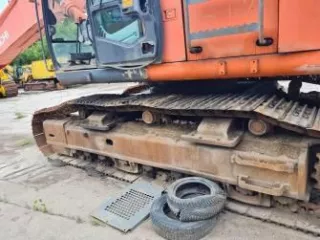 Экскаватор гусеничный Hyundai R300LC-9SH, заводской номер HHKHZ808LE0000183, 2014 год выпуска, госномер 58 УЕ 9248 (63 СВ 9366). Экскаватор гусеничный Hyundai R300LC-9S, заводской номер HHKHZ810LE0001178, 2014 год выпуска, госномер 58 УЕ 9241 (63 СВ 9362). Трактор ДТ-75 ДЕРС2 с буровой установкой…