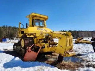 Экскаватор гусеничный Hyundai R300LC-9SH, заводской номер HHKHZ808LE0000183, 2014 год выпуска, госномер 58 УЕ 9248 (63 СВ 9366). Экскаватор гусеничный Hyundai R300LC-9S, заводской номер HHKHZ810LE0001178, 2014 год выпуска, госномер 58 УЕ 9241 (63 СВ 9362). Трактор ДТ-75 ДЕРС2 с буровой установкой…