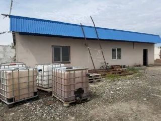 Производственный комплекс 1516,5 кв.м и участок 1,05 га, Астраханская область, р-н Камызякский, литер строения З-З1, по дороге Камызяк-Каралат, состоящий из: земельного участка, кадастровый номер 30:05:040302:2, общей площадью 10475,00 кв.м.; нежилого здания (кормоцех, административное здание)…