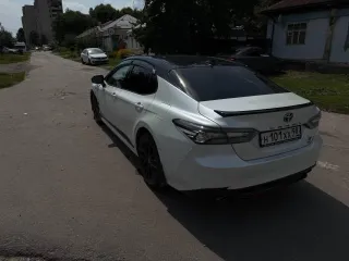 Toyota Camry 2021 года, 249 л.с., 253400 км, АКПП; Automobile Toyota Camry, gos.reg.znak H101XX98, VIN XW7BZ3HK60S116340, 2021 g.v., moshchnost dvig., l.s. (kW): 248.8 (183), tsvet: bely perlamutr s chernoy kryshey.
