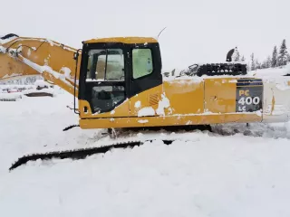 Экскаватор Komatsu PC400LC-7, 2019 г.в., заводской номер Y400699/KMTPC086JKR400699. Модель/номер двигателя: SAA6D125E-3/329112. Рабочий объём двигателя 1104 см³. Мощность 246 кВт (335 л.с.). Гусеничный. Цвет желтый.
