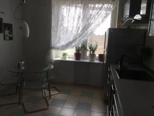 Квартира площадью 87,6 кв.м, кадастровый номер 77:01:0001061:1881, расположена по адресу: г. Москва, ул. Б. Молчановка, д. 15/12, кв. 15