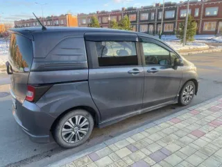 Автомобиль Honda Freed Spike 2012 года выпуска, 118 л.с., пробег 122000 км. Кузов № GB31420888.