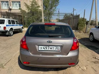 Kia Ceed 2008 года выпуска. VIN: XWEFF242290004697