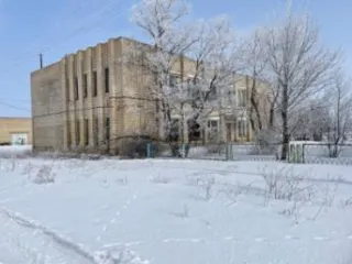 Здание администрации (контора) 600 кв.м., с. Колос. Объект на кадастровом учете не стоит (не зарегистрирован в ЕГРН). Ознакомление с имуществом осуществляется по предварительной записи по тел. +7-987-327-18-88.