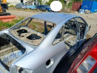 Audi A6 1999 года, государственный номер С229КУ193, VIN WAUZZZ4BZYN003076. Остался кузов, транспортное средство разобрано. Находится в Краснодарском крае, Лабинский район, город Лабинск, улица Пархоменко, 1.