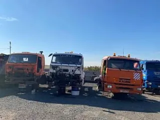 Камаз 53504-46, VIN: ХТС535044F2468397, гос. рег. знак: X739AX56, год выпуска 2015 – в демонтированном состоянии - рама с кабиной, двигатель Евро-4 с КПП ZF, раздаточная коробка, седельное устройство, передний мост (2 колеса), задняя телега (2 моста, 4 колеса)