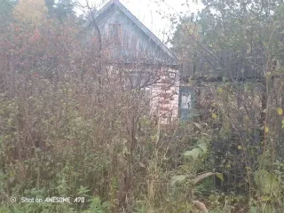 Жилой дом площадью 12,8 кв.м и земельный участок площадью 512 кв.м. Кадастровый номер дома: 66:27:1105001:330. Кадастровый номер участка: 66:27:1105001:23. Категория земель: земли населенных пунктов. Вид разрешенного использования: для садоводства.