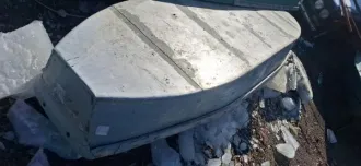 Лодка «Подъездок» - 1 шт. Лодка Казанка с двигателем марки Tarpon, мощность 5 л.с., без заводского номера – 1 шт. Лодка алюминиевая кустарного производства – 1 шт. Лодка резиновая двухместная зеленого цвета – 1 шт. Лодка резиновая «Pelican-268», зеленого цвета, без весел – 1 шт. Моторно-гребная…