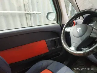 Peugeot 1007, 2006 года, 73 лс, легковой автомобиль: марка, модель: PEUGEOT 1007, год изготовления: 2006 г.в., цвет: серо-зеленый, VIN: VF3KMKFVB20049980, г/н: М631РА46