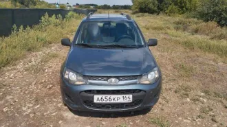Легковой автомобиль LADA Kalina VAZ 219470 2014 года, цвет серо-синий, VIN XTA219470E0038804, госномер А656КР164. Авто на ходу, имеется царапина на левой стороне двери, трещина заднего правого фонаря, передний бампер треснут.