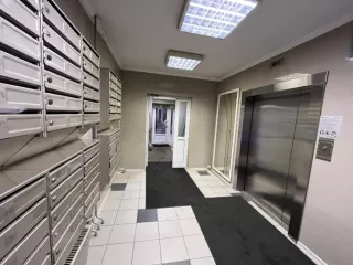 1/2 (0,5) доли в праве на жилое помещение, вид: квартира, кад.№ 77:04:0001016:2672, адрес: г. Москва, Лефортово, ул. Авиамоторная, д. 34, корп. 2, кв. 69, пл. 52,1 кв.м., долевая собственность, №77-77-04/015/2006-266 от 03.04.2006