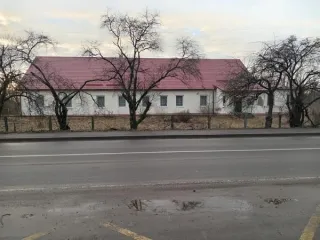 Нежилое здание (детский сад) 363,7 кв.м с участком 4058 кв.м, Калининградская область. Общая площадь здания 363,7 кв.м, КН 39:06:050105:33, с земельным участком 4058,0 кв.м, КН 39:06:050105:20, расположенные по адресу: Калининградская область, Краснознаменский район, п. Узловое, ул. Советская, дом…