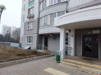 Нежилое помещение, назначение: нежилое, общая пл. 127,6 кв.м., кад.№ 77:05:0006004:24479, этаж 1. Адрес: г. Москва, вн.тер.г. муниципальный округ Чертаново Северное, шоссе Варшавское, дом 120, корпус 1, помещение 2/1.