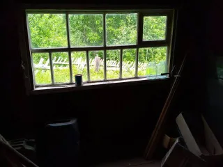 1/2 доля квартиры и 1/2 доля земельного участка в Пермском крае. 1/2 доля жилого дома, площадь 30,6 кв.м., назначение: жилое, количество этажей: 1, кадастровый номер: 59:05:0201001:475, адрес: Российская Федерация, край Пермский, м.о. Губахинский, рп Углеуральский, ул Ленина, д 108, кв. 1. 1/2…