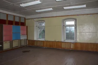 Здание женской гимназии и флигель, 1472.5 м², Костромская область. Объекты культурного наследия регионального значения: «Ансамбль, XIX в.: Здание женской гимназии. Здесь была создана первая комсомольская ячейка», 2-я четв. XIX - 80-е гг. XIX в.; 1919 г., назначение: нежилое, общая площадь 1373,3…