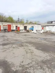 Нежилые здания 122,6-244,1 кв.м., ограждение, асфальтовое покрытие, Макеевка, ДНР. Нежилое здание, площадь 122,6 кв.м., кадастровый номер 93:36:0010209:6421, Нежилое здание, площадь 208,2 кв.м., кадастровый номер 93:36:0010209:6420, Нежилое здание, площадь 117,8 кв.м., кадастровый номер…