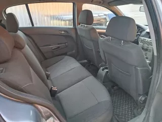 Автомобиль легковой Opel Astra, 2007 г.в., серый, VIN: W0L0AHL4882015896, ГРЗ C136PH150.