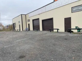 Земельный участок общей площадью 1924 +/- 15 кв.м с кадастровым номером 70:20:0000001:3716 расположен по адресу: Российская Федерация, Томская область, Городской округ город Стрежевой, город Стрежевой, ул. Коммунальная, участок 148. Категория: земли населенных пунктов, вид разрешенного…