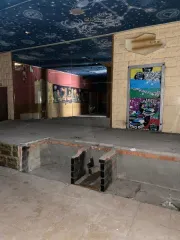 Нежилые помещения 690,9 кв.м, Томская область, ЗАТО Северск, г.Северск, ул.Транспортная, 79, строение № 6. Общая площадь 690,9 кв.м. Помещение на первом этаже в составе 2-х этажного здания с подвалом. Год постройки: 1959; фундамент – бетонный; стены – кирпичные, шлакоблоки; пол – керамическая…