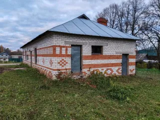 Земельный участок 656 кв.м и нежилое здание 125,9 кв.м, Чувашская Республика Земельный участок площадью 656 кв.м, с кадастровым номером 21:24:191604:3, с расположенным на нем следующим объектом недвижимого имущества: нежилое здание – с кадастровым номером 21:24:191604:73, назначение: нежилое…