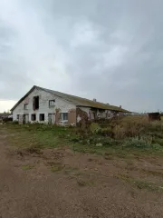Объекты сельхозназначения, с. Силантьево, 42102 кв.м, Республика Башкортостан Объекты недвижимости, расположенные по адресу: Республика Башкортостан, р-н. Бирский, с/с. Силантьевский, с. Силантьево, ул. Восточная, д. 26, на земельном участке с кадастровым номером 02:13:131602:160; категория земель…