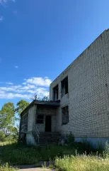 Школа №9 1044.8 м² Хабаровский край Нежилое здание – основная общеобразовательная школа №9, назначение: нежилое, 2-этажное, общей площадью 1044,8 кв.м., инв. №583, год завершения строительства 1970, кадастровый номер 27:21:0104022:35, расположенное по адресу: Хабаровский край, г. Советская Гавань…