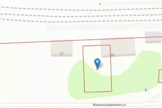 Жилое здание, кад. номер 58:07:0000000:789, адрес: Пензенская область, р н. Городищенский, г. Сурск, ул. Железнодорожная, д. 21, площадь 35.4 кв.м., общая долевая собственность 1/2, с прилегающим участком: кад. номер 58:07:0610701:28, площадь 600 кв.м., общая долевая собственность 1/2