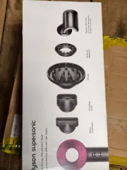 Бытовая электроника: зарядные устройства, колонки JBL, T&G, наушники Apple, Marshall, Samsung, смарт-часы, фены Dyson, устройства для зарядки аккумуляторов телефонов от сети переменного тока, производство Китай, марка Magnetic Charger, модель WCH-PMI-MGSF (2 шт.). Расчёска (большая массажная щетка…