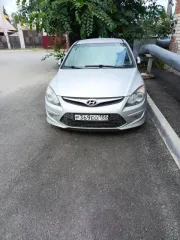 Hyundai i30 2010 Hyundai i30, 2010 года, 126 лс, АКПП еще Hyundai i30, 2010 года, 126 лс, АКПП еще Легковой автомобиль, HYUNDAI I30, VIN: TMADB51DBBJ142342,2010 года выпуска. Спущены все четыре колеса, двигатель требует замены.