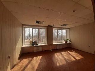 Нежилые помещения, площадь 183,4 кв.м., назначение: нежилое, количество этажей: 2, этаж: 2, адрес: Россия, обл Липецкая, р-н Усманский, с Куликово, ул Луткова, дом 32, пом. 3,4,5,6,7,8,9.