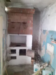 Здание, площадь 30,6 кв.м., назначение: Жилое, количество этажей: 1, адрес: Воронежская область, Хохольский район, село Еманча 1-я, улица Правобережная, дом 10А, кадастровый номер: 36:31:0900013:56. Земельный участок, площадь 4555 +/- 24 кв.м., назначение: Земли населенных пунктов, адрес…