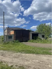 Нежилое здание площадью 52,1 кв.м, кадастровый номер 57:13:0740101:319. Нежилое здание площадью 53,7 кв.м, кадастровый номер 57:13:0740101:374. Нежилое здание площадью 1013,6 кв.м, кадастровый номер 57:13:0740101:434. Нежилое здание площадью 184,5 кв.м, кадастровый номер 57:13:0740101:300.