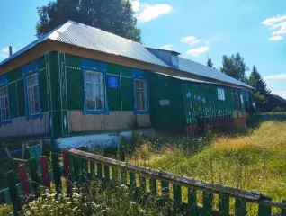 Нежилое здание с кадастровым номером 58:22:0790101:567, общей площадью 134,9 кв.м., расположенное по адресу: Пензенская область, р-н. Никольский, ж/д ст Ночка, ул. Лесная, д. 15. Количество этажей: 1 (в том числе подземных – 0). Год завершения строительства: 1956. Наименование: детский сад. С…