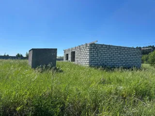 Земельный участок 943 кв.м и строящийся жилой дом 134.48 кв.м Новосибирская область Земельный участок, расположенный по адресу: Новосибирская область, городской округ город Бердск, город Бердск, улица Александра Шкулова, земельный участок 18, площадь 943 +/- 11 кв.м., категория: земли населенных…