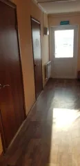 комплекс объектов недвижимости и право аренды земельного участка, состоящий из: имущества, находящегося в залоге ООО «Специализированный лизинговый центр»: Административно бытовой корпус, назначение: нежилое здание, общей площадью 91,5 кв.м. кадастровый номер 86:11:0402001:1435, адрес …