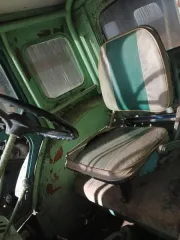 Трактор Т-40 АМ 1990 года выпуска, зеленого цвета. Номер двигателя: 2750843. Номер коробки передач: 1211940. Заводской номер машины (рамы): 357498. Государственный регистрационный номер: 43 КХ 7617.