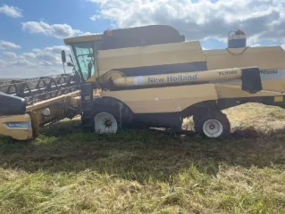 Зерноуборочный комбайн New Holland TC 5080 2007 года, заводской номер 589454004, двигатель номер 0470064, цвет желтый, исправен, на ходу
