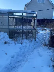 Дом 69,2 кв.м, участок 893 кв.м, Иркутская область Жилой дом с земельным участком площадью 69,2 кв. м, 2 этажа, адрес: Российская Федерация, Иркутская область, Иркутский район, 600 м южнее с. Смоленщина, садоводческое некоммерческое товарищество "Нива-1", ул. Железнодорожная, кадастровый номер…