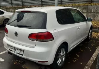 Транспортное средств  автомобиль  Volkswagen Golf Plus, 2011 г.в. VIN: WVWZZZ1KZBW255169, г.з. Е743УТ790  в залоге ПАО  Сбербанк  .
