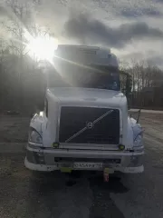Грузовой автомобиль тягач седельный Volvo VNL64T 670, 2004 года выпуска, регистрационный номер О454РХ96, идентификационный номер (VIN): 4V4NC9TG65N371544.