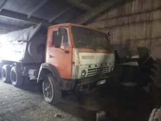 Грузовой автомобиль КАМАЗ 5511, 1986 г.в., госномер Р277ТЕ54, VIN XTC551100G0245746, оранжевого цвета.