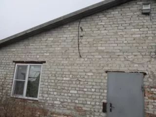 Здание нежилое (залоговое имущество), площадью 706,90 кв.м., адрес: Воронежская обл., Ольховатский р-н., Караяшниковское сельское поселение, северная часть кадастрового квартала 36:18:5500005, кадастровый номер 36:18:5500005:171.
