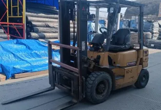 Погрузчик, категория С (ГРЗ: 25 ВН 7408), цвет: желтый, номер двигателя: 4G63-HY7576