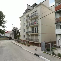 1/2 доли на: Помещение, Нежилое, Площадь 39,1 кв.м Долевая, Кадастровый (условный) номер: 23:40:0403045:211
Российская Федерация, Краснодарский кр., г. Геленджик, ул. Свердлова, дом № 5