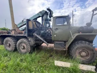 Урал 4320, 1988 года выпуска, госномер М283НУ159, VIN XTP4320000J0111831. Комплектация: коники и гидроманипулятор. Вместе с прицепом-роспуском ГКБ 9383, 1986 года выпуска, госномер АН122959. Ключей и документов нет (уведомление №316/1 от 24.07.2025). Продается в текущем виде, комплектности и…