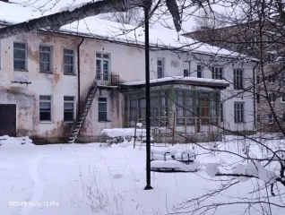 Здание, расположенное по адресу: Новгородская область, Новгородская область, муниципальный район Маловишерский, городское поселение Большевишерское, поселок Большая Вишера, улица Первомайская, дом 11,  общей площадью 808,7 кв.м, с кадастровым номером 53:08:0031605:168, назначение: нежилое В…