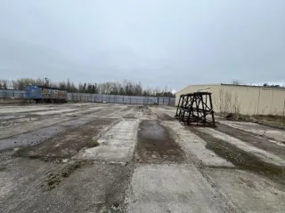 Объекты незавершенного строительства общей площадью 1876 кв. м в Сургуте. Расположены по адресу: Ханты-Мансийский автономный округ – Югра, город Сургут, Западный промрайон, улица Транспортная на земельном участке кадастровый номер 86:10:0101007:10 площадью 18 306 кв. м. В состав входят: 1) объект с…