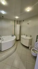 Земельный участок 2033 кв.м и дом 286.7 кв.м, Воронежская область, Рамонский район, село Новоживотинное, улица Газовиков, 19. Кадастровый номер участка: 36:25:3600008:80, кадастровый номер дома: 36:25:3600008:291.